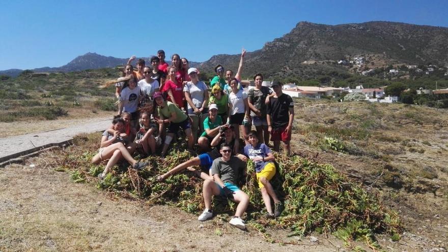 Els joves del camp de treball del Far de s&#039;Anella.