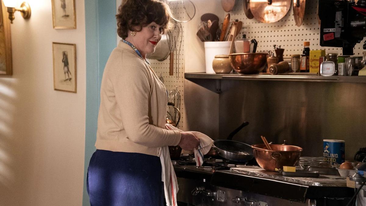 Sarah Lancashire interpreta a Julia Child en la serie de HBO Max.