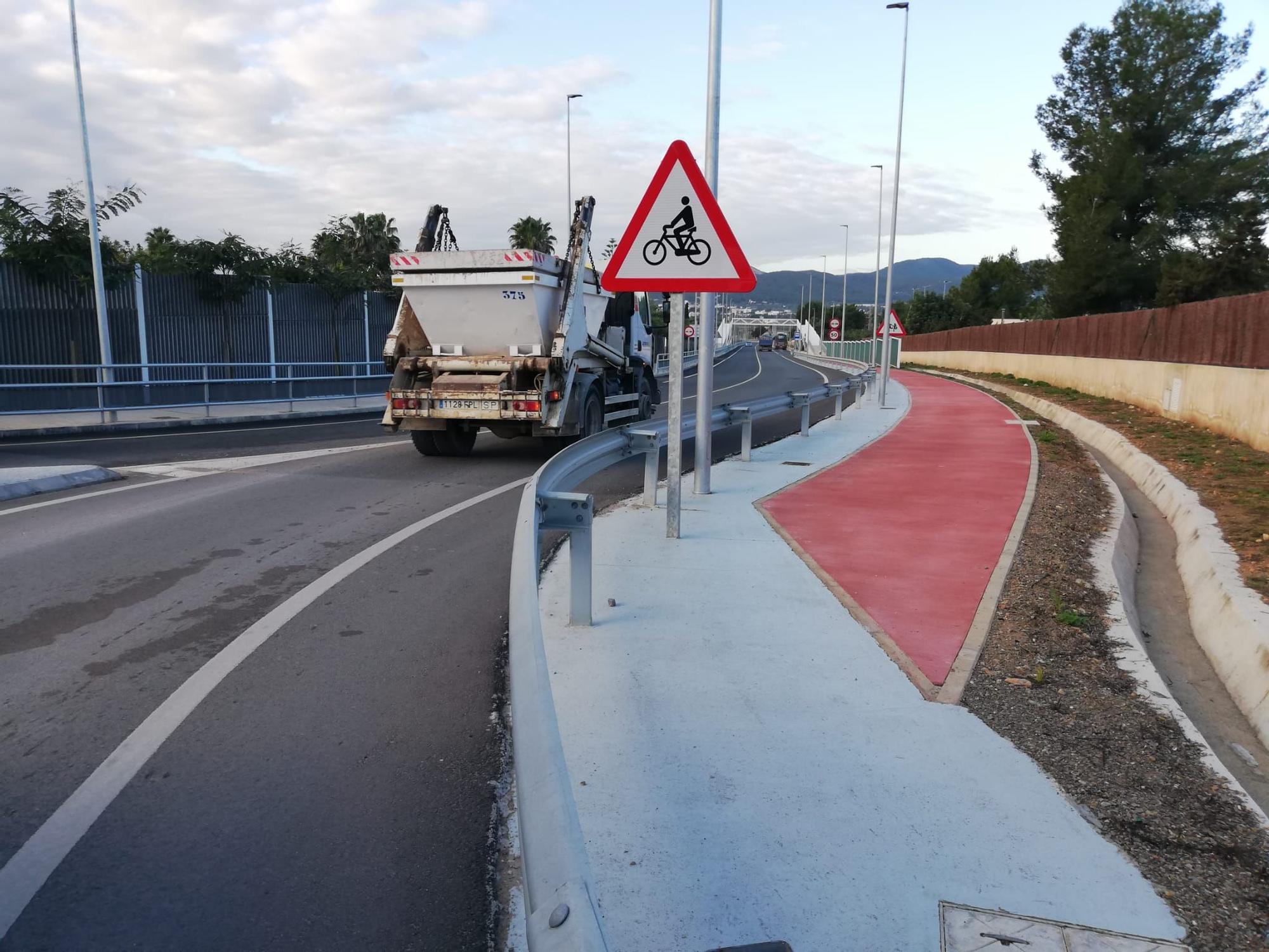 El carril bici más absurdo de Ibiza