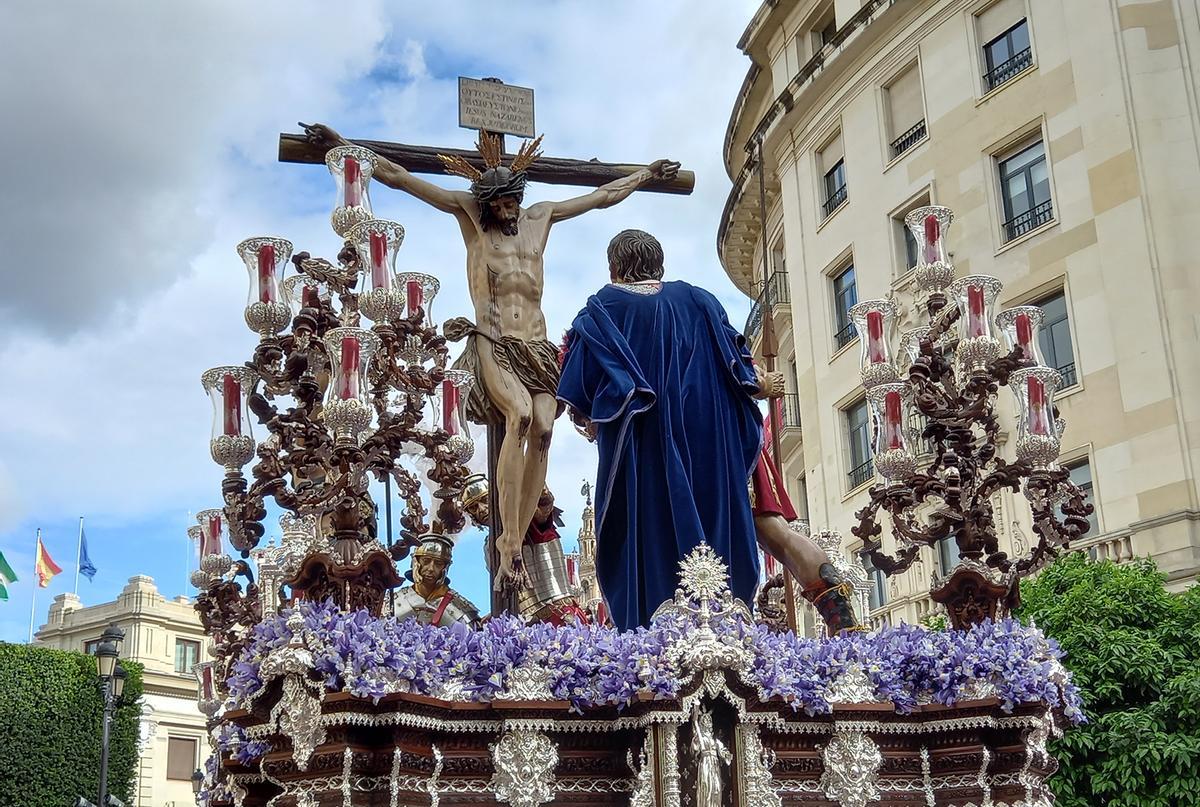 El misterio del Cerro llegando a la Plaza Nueva.