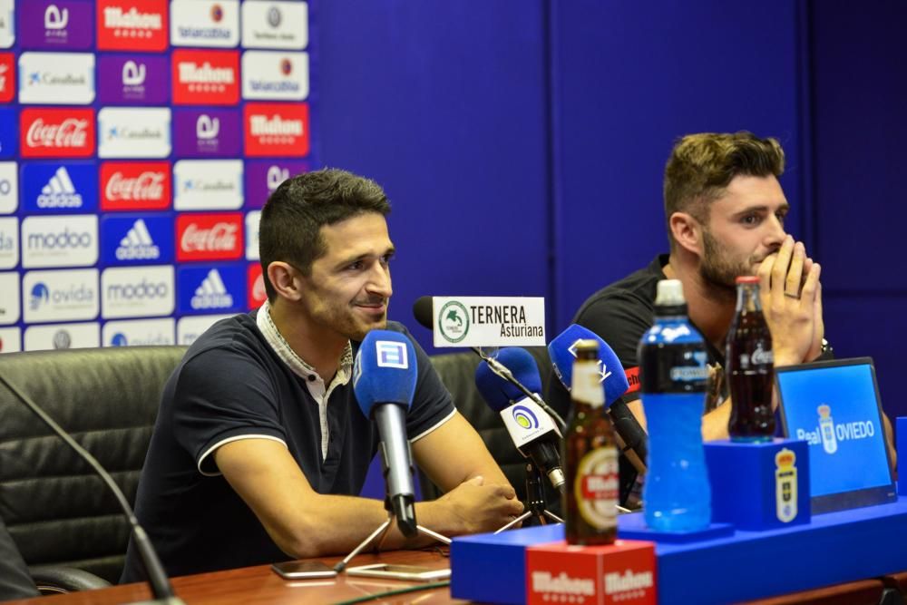 Presentación de los jugadores del Real Oviedo Jonathan Perira y Juan Carlos