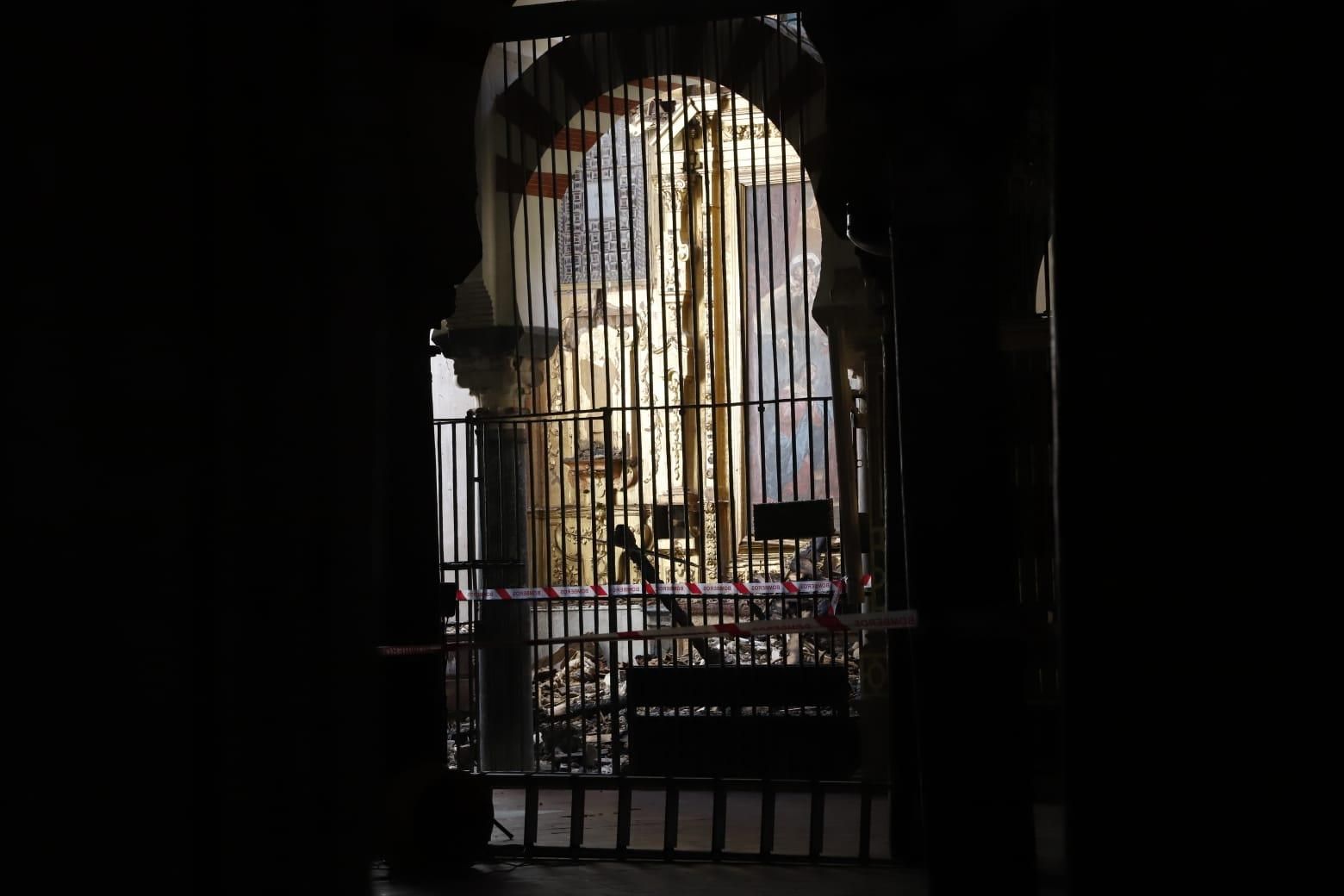 Tras el incendio: las imágenes de la zona afectada por el fuego en la Mezquita-Catedral