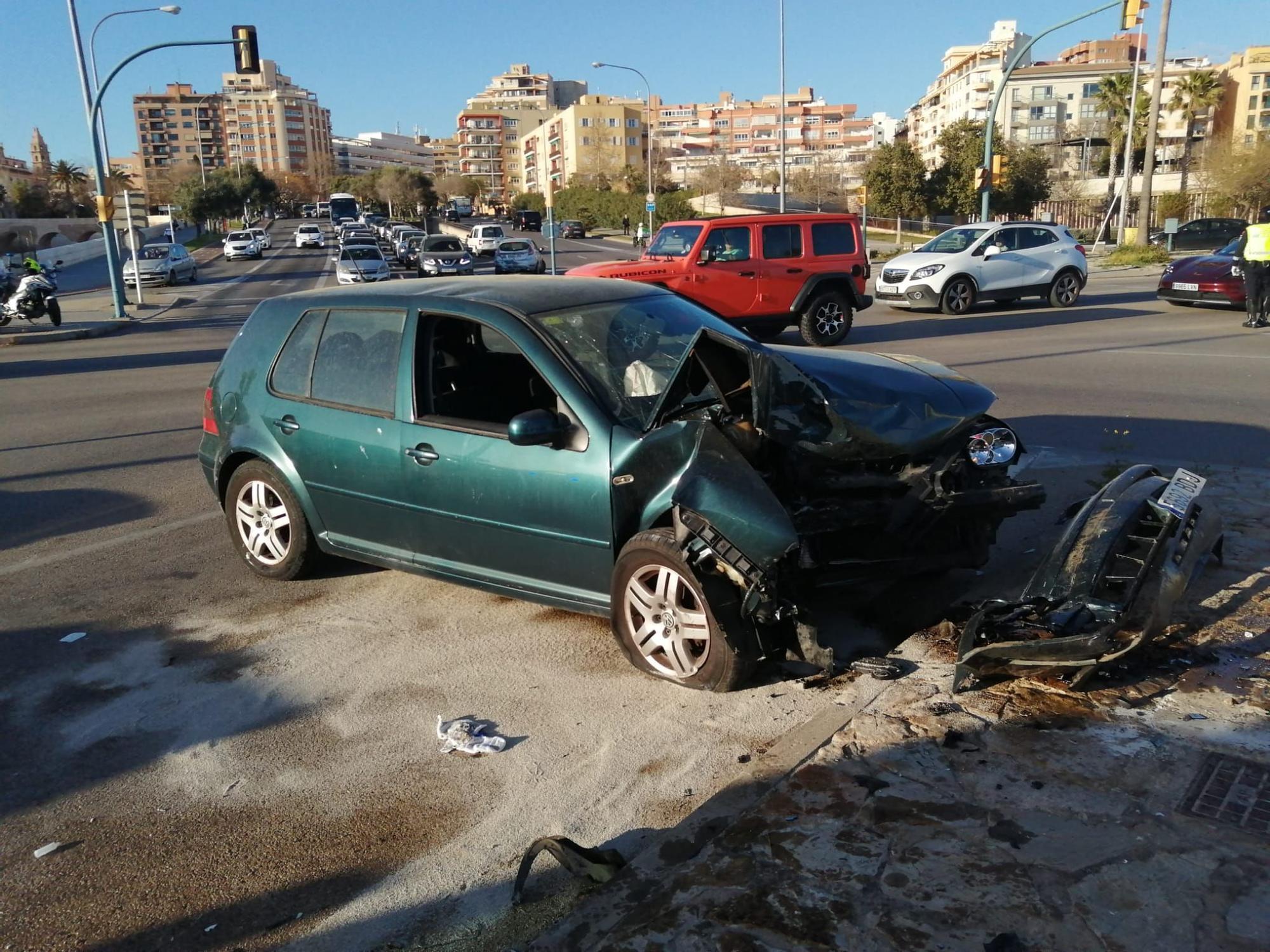 Dos heridos en un accidente de tráfico en la Costa del Gas de Palma