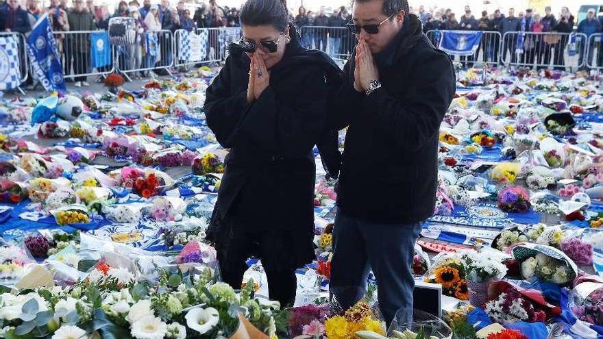 El Leicester rinde tributo a su fallecido presidente