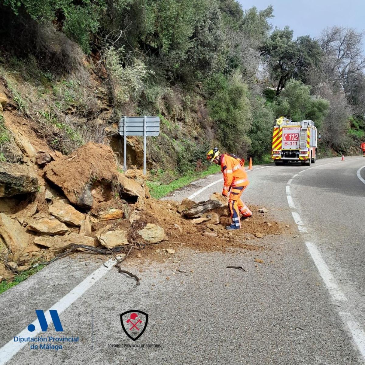 Bomberos del CPB en la carretera A-364