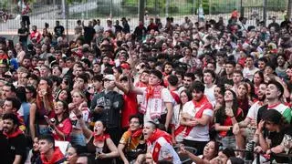 50 aficionados del Rayo Vallecano se bajan de un tren y andan tres kilómetros para ayudar en el epicentro del accidente ferroviario