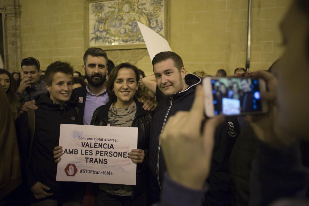 Concentración  a favor de los transexuales y contra el autobús tránsfobo de Hazte Oír