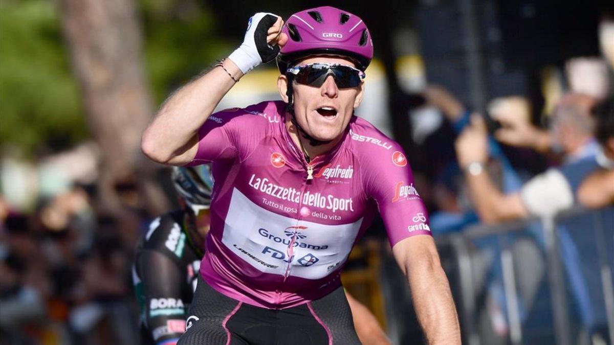 Démare celebra un nuevo triunfo en el Giro