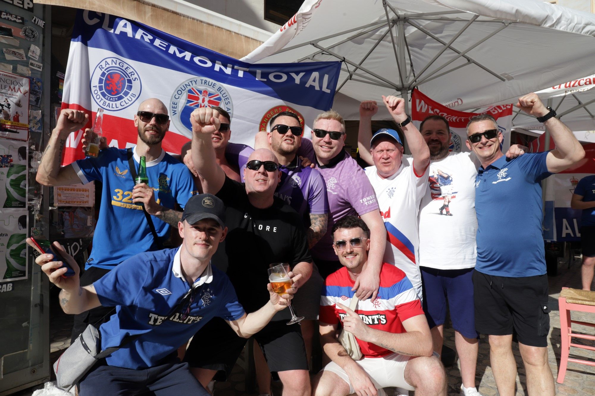 Aficionados del Rangers en el Centro de Málaga antes de disputar la final de la Europa League en Sevilla