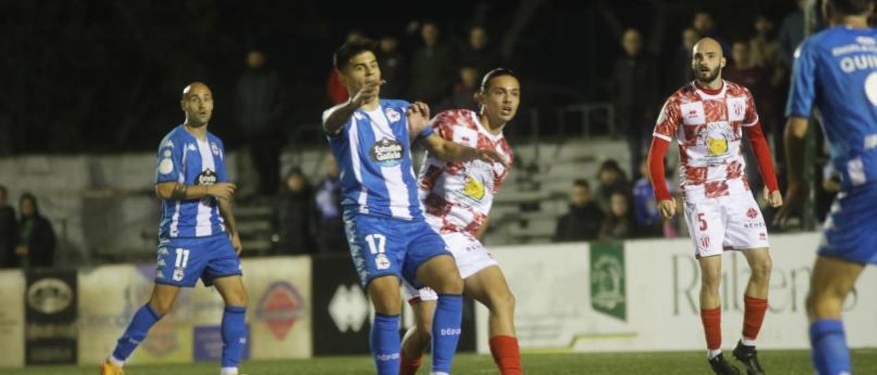 Gorka Santamaría y Kuki Zalazar, el pasado sábado en el Guijuelo-Deportivo de Copa. |  // LOF