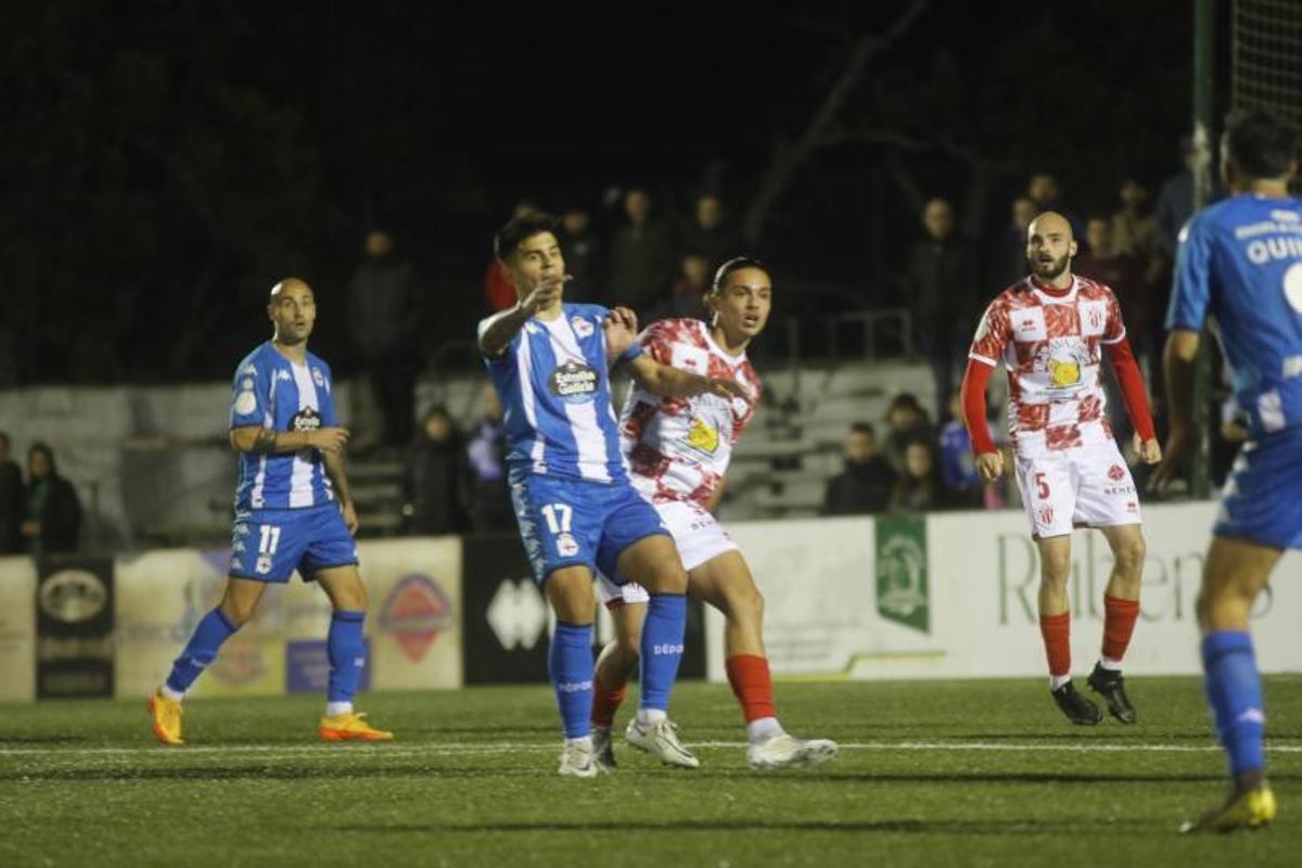 Gorka Santamaría y Kuki Zalazar, el pasado sábado en el Guijuelo-Deportivo de Copa. | // LOF