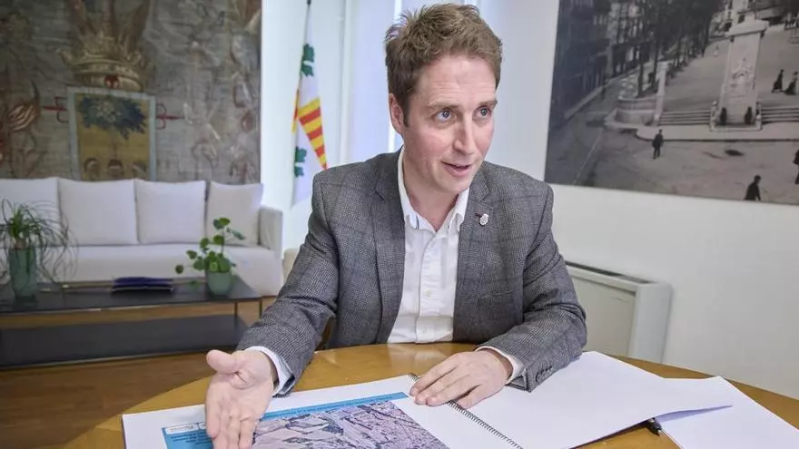 L'alcalde de Figueres diu "prou" a tenir desenes de demandants d'asil "deixats de la mà de Déu" en un hotel de la ciutat