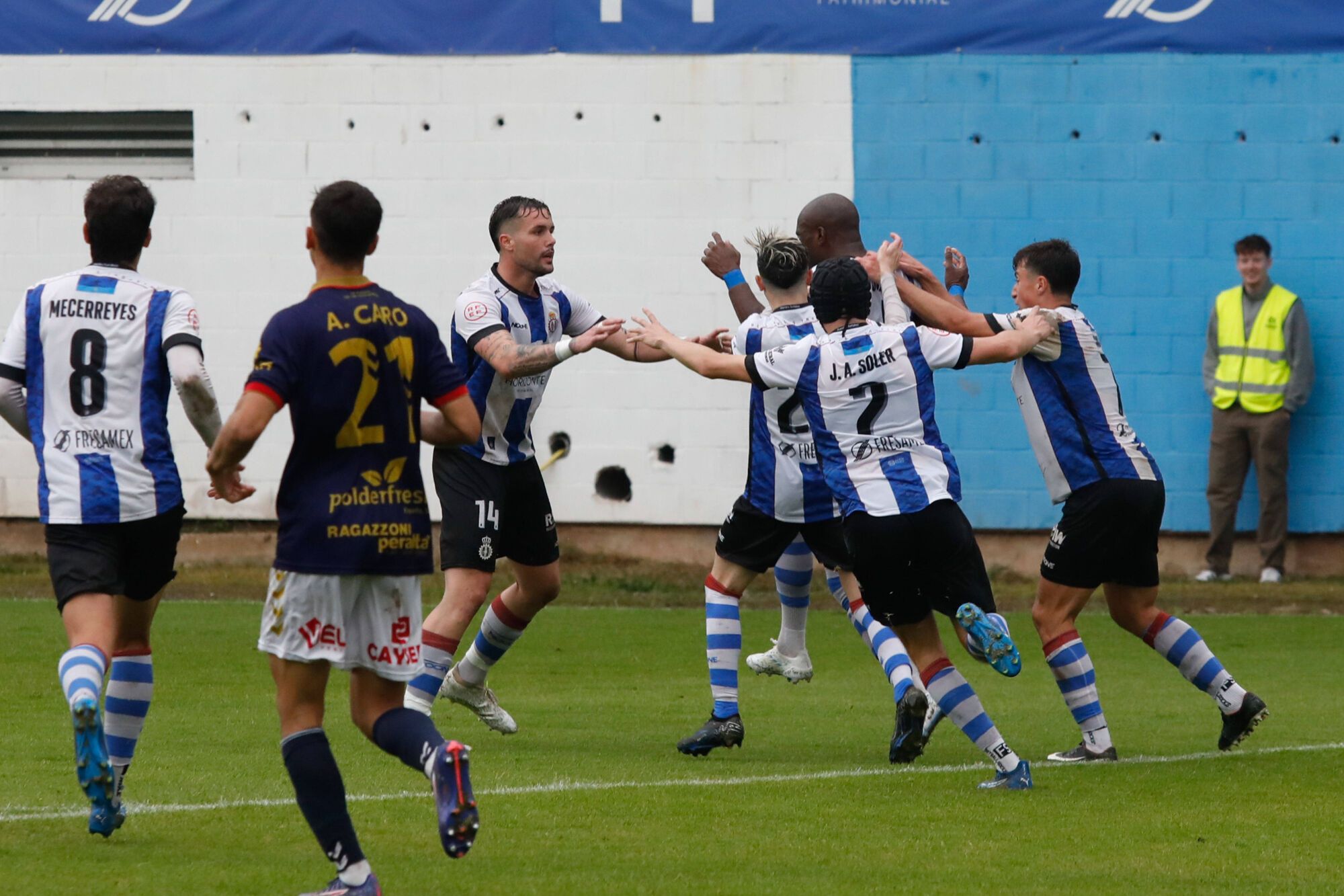 EN IMÁGENES: Ammbientazo en el play-off del Real Avilés contra el Antoniano