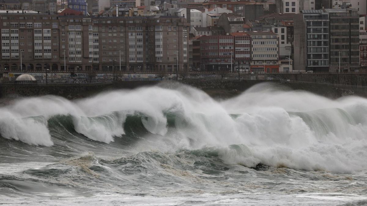 Galicia activa la alerta extrema (nivel rojo) por temporal marítimo, con otras 4 comunidades en naranja
