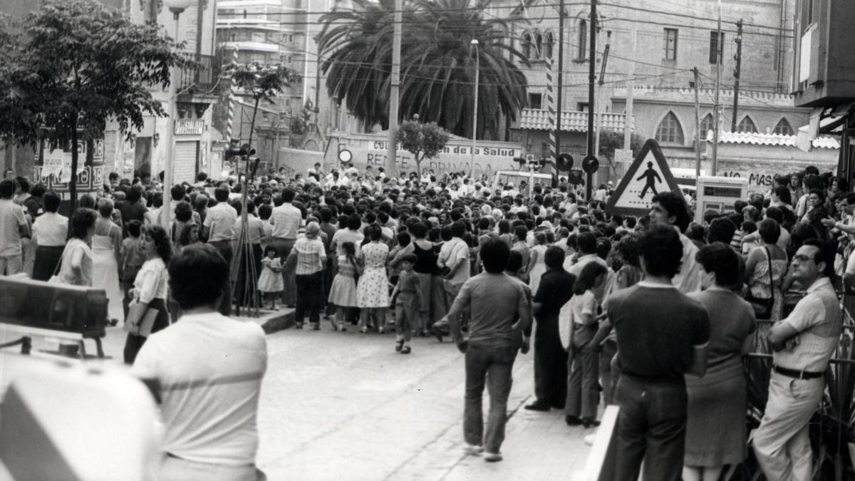 Manifestación el 16 de junio de 1983 para exigir el soterramiento.