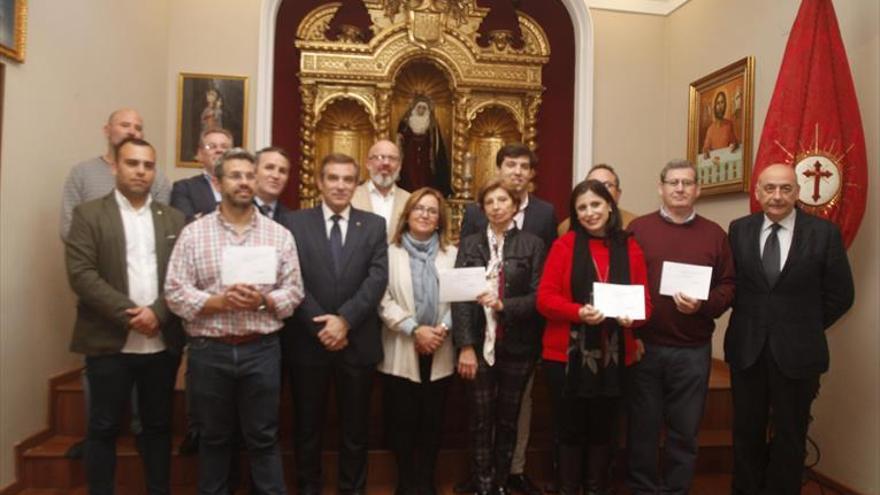 La Agrupación entrega 20.000 euros de su obra social a cinco proyectos