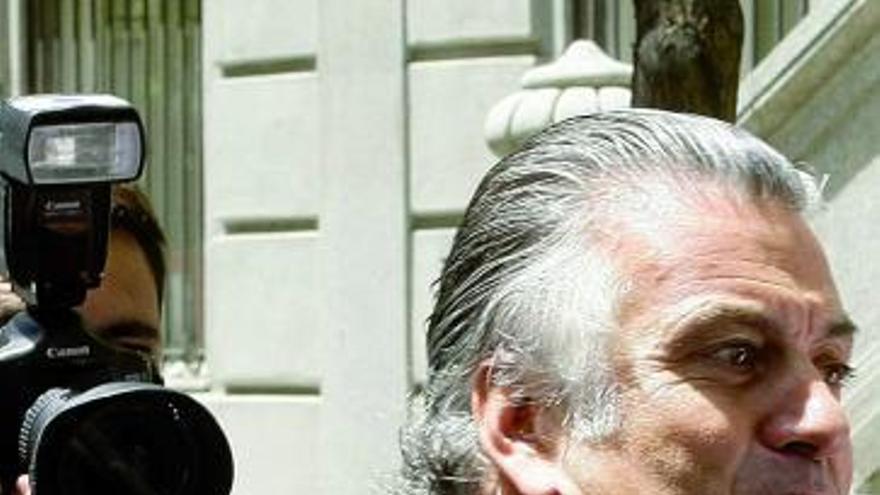 Bárcenas, en julio de 2009, al salir del Tribunal Supremo.