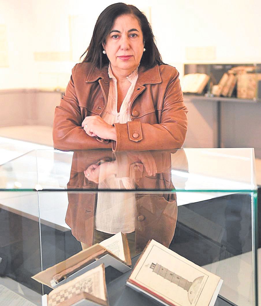 Carmen Prieto, na exposición do Arquivo do Reino de Galicia.