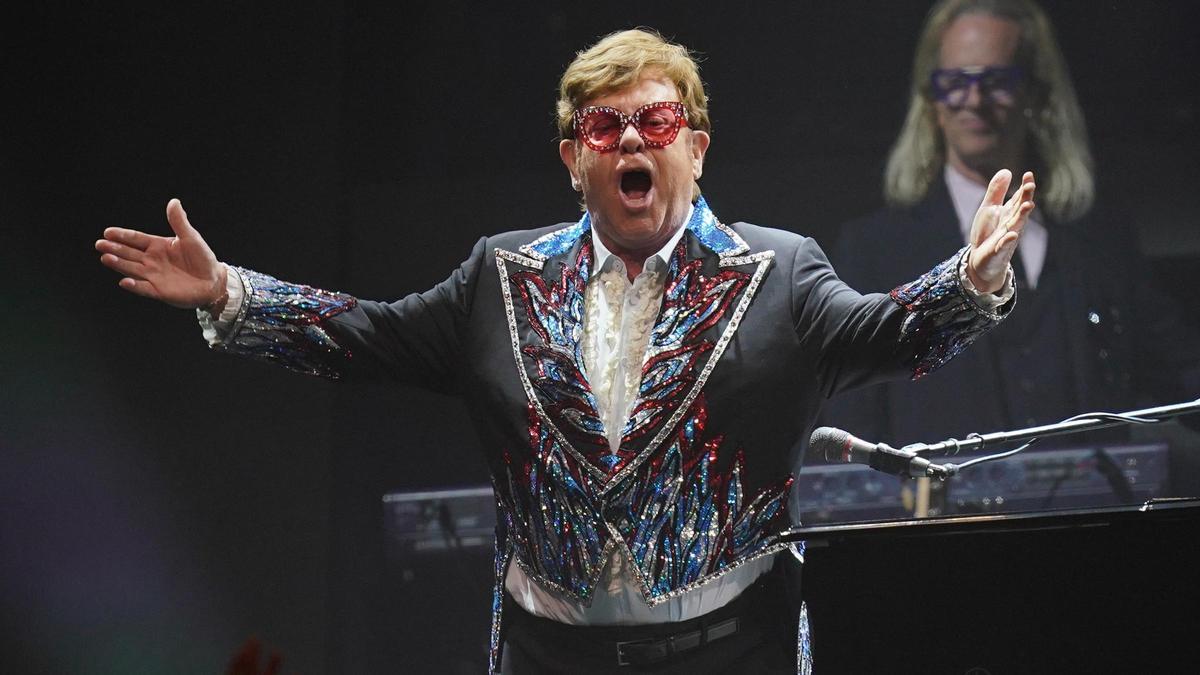 Elton John, en un concierto en Estocolmo, durante su gira de despedida