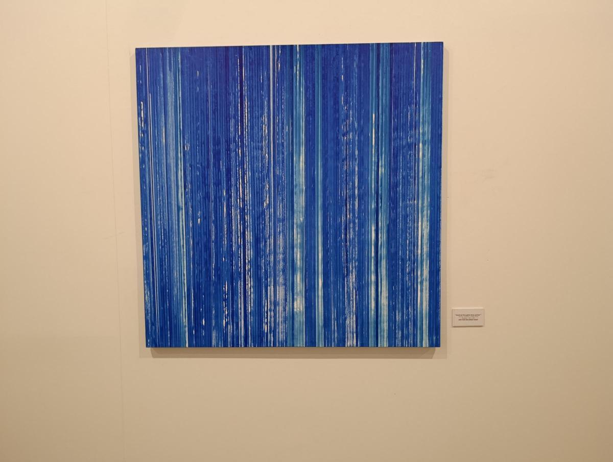 "Vertical thoughts blue series", de Víctor Solanas Díaz.