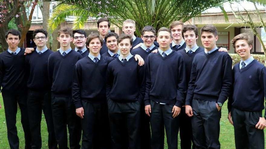 Los quince alumnos seleccionados del colegio asturiano Los Robles.