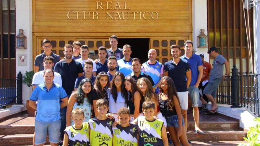 Presentación del &quot;Rayito Salinero&quot;, primer club de balonmano playa de Torrevieja