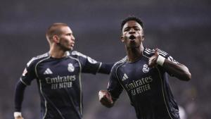 Vinicius celebra uno de sus goles contra el Espanyol este domingo.
