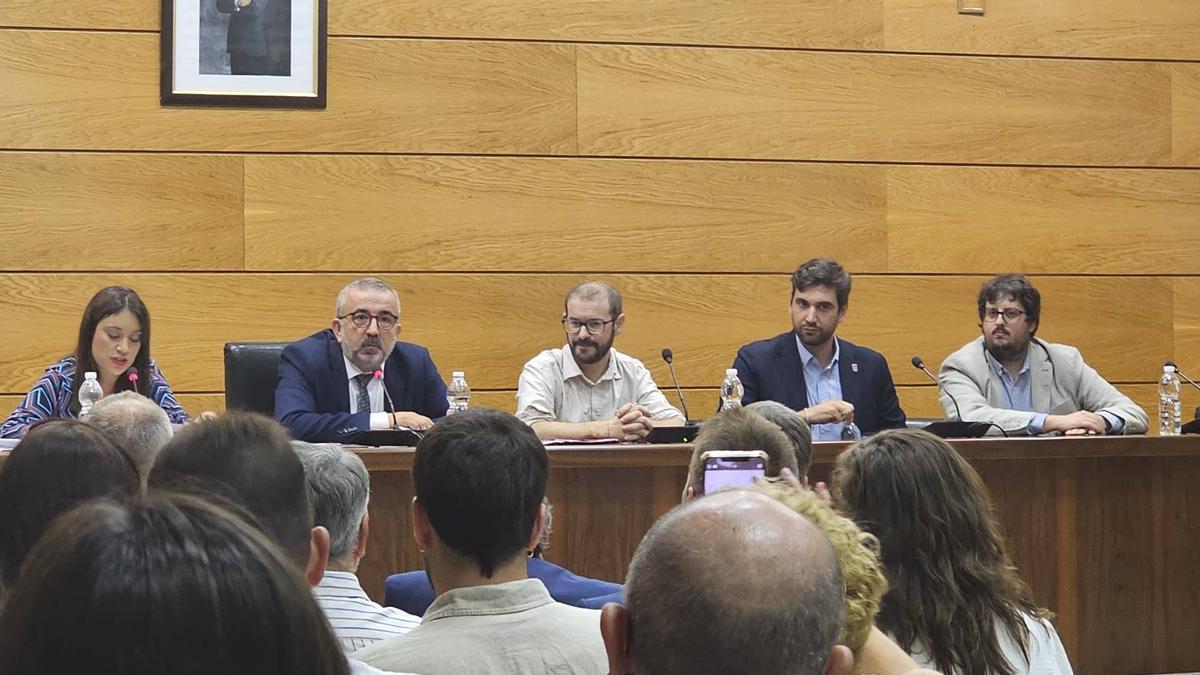 Els dirigents actuals de la Mancomunitat de la Safor durant un ple en la seu comarcal