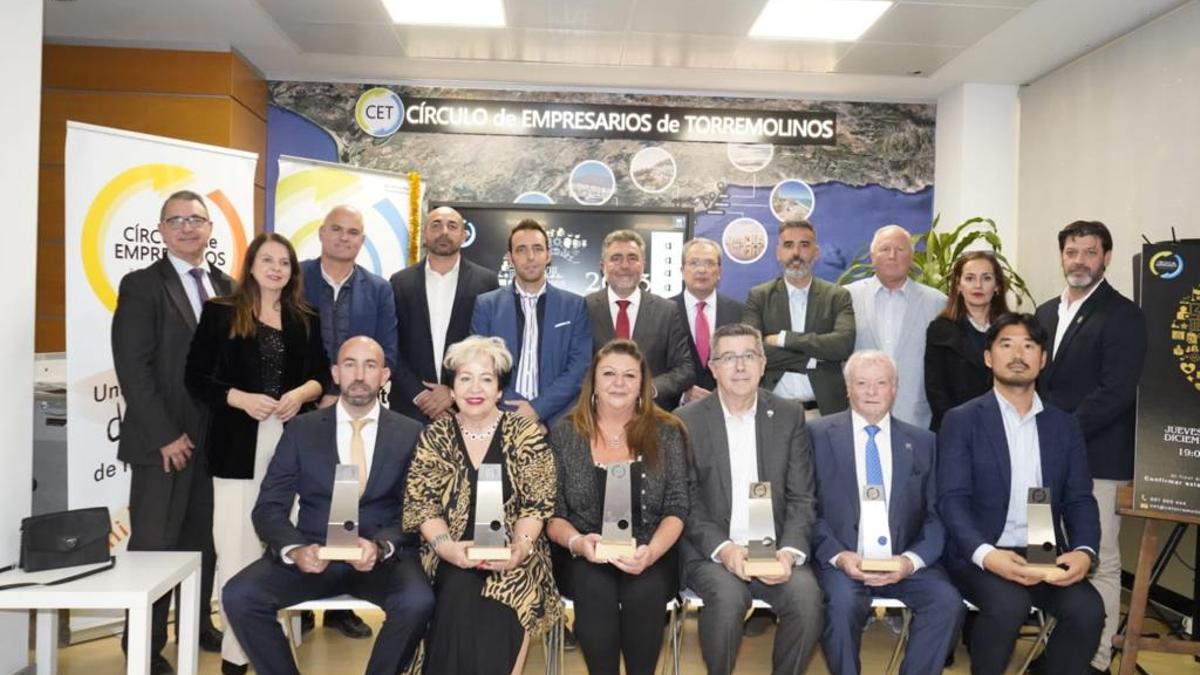 Foto con todos los premiados en la gala del Círculo de Empresarios de Torremolinos.