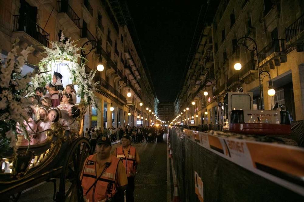 Dem Mädchen Juana Marqués fiel in diesem Jahr in Palma die Ehre zu, die Insel-Heilige Santa Catalina Tomàs aus Valldemossa darzustellen.