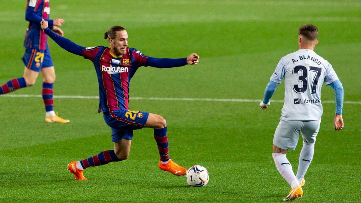 Òscar Mingueza ha vuelto a ser titular en el FC Barcelona - Valencia