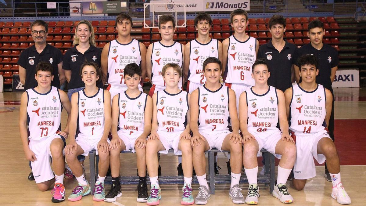 L’infantil A del Catalana Occident Manresa ja se sent afortunat per ser a la fase final de Granada però, un cop allà, intentarà fer-hi una bona actuació. La plantilla la formen, com a jugadors, a dalt, Llibert Font, Max Olvera, Lucas Sánchez i David Feixa i, a baix, Roger Rosas, Biel Mauri, Pau Fernández, Àlex Muncunill, Gerard Fernández, Marc Tejada i Unai Kaid-Salah. Hi falta Agustín Andrés Echeverria, que també serà al campionat. L’entrenador és Gerard Carrión (el segon per dalt a la dreta), amb els seus ajudants Jordi Serra i Júlia Soler, el preparador físic, Joan Raich (absent) i el fisioterapeuta Bernat Herms