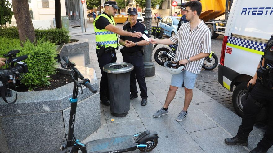 La Policía Local de Córdoba sanciona a 72 conductores de patinetes en solo 15 días de julio