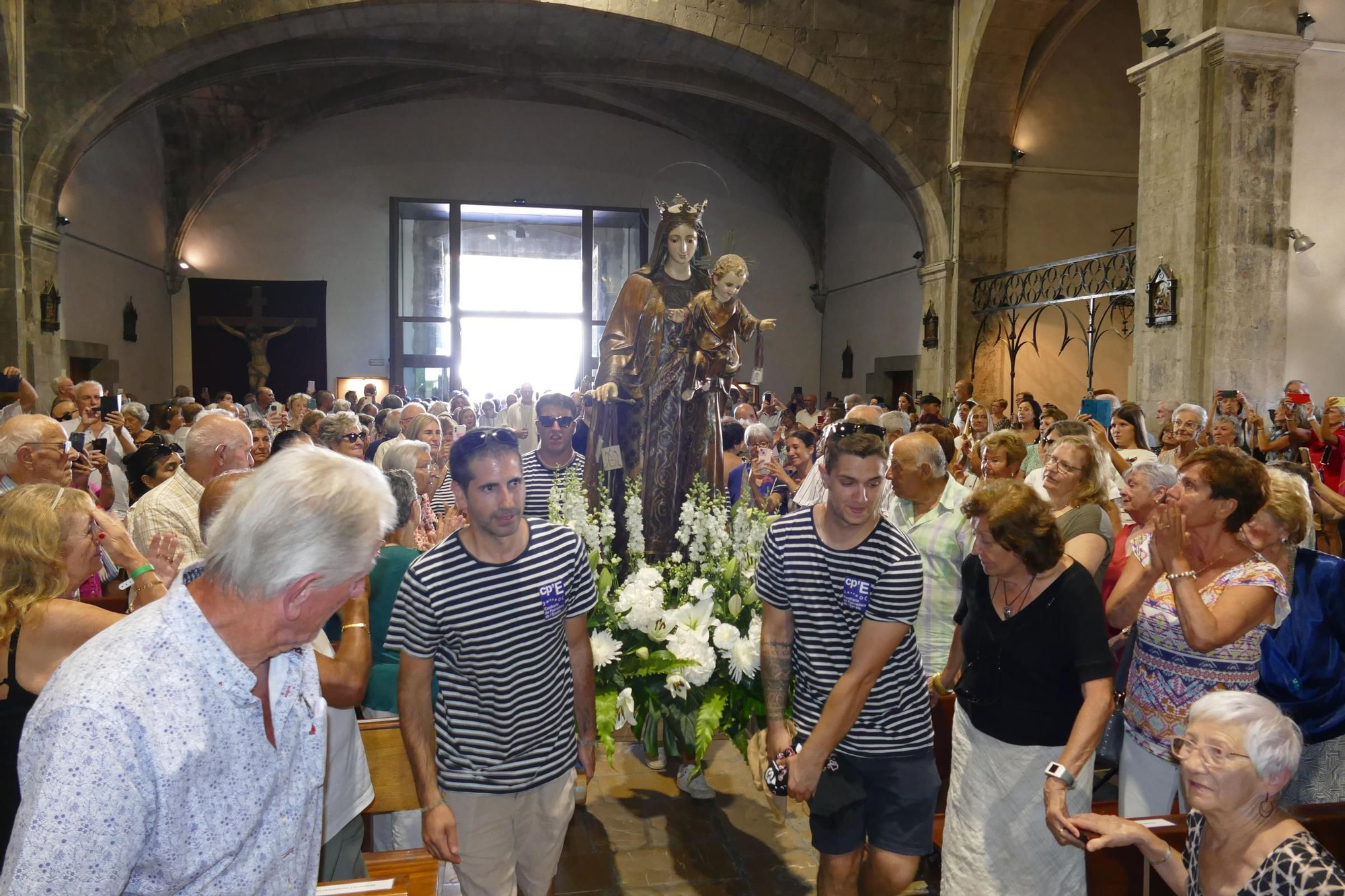 L'Escala commemora la Festa del Carme amb un sentit homenatge a les persones grans i a les seves arrels marineres