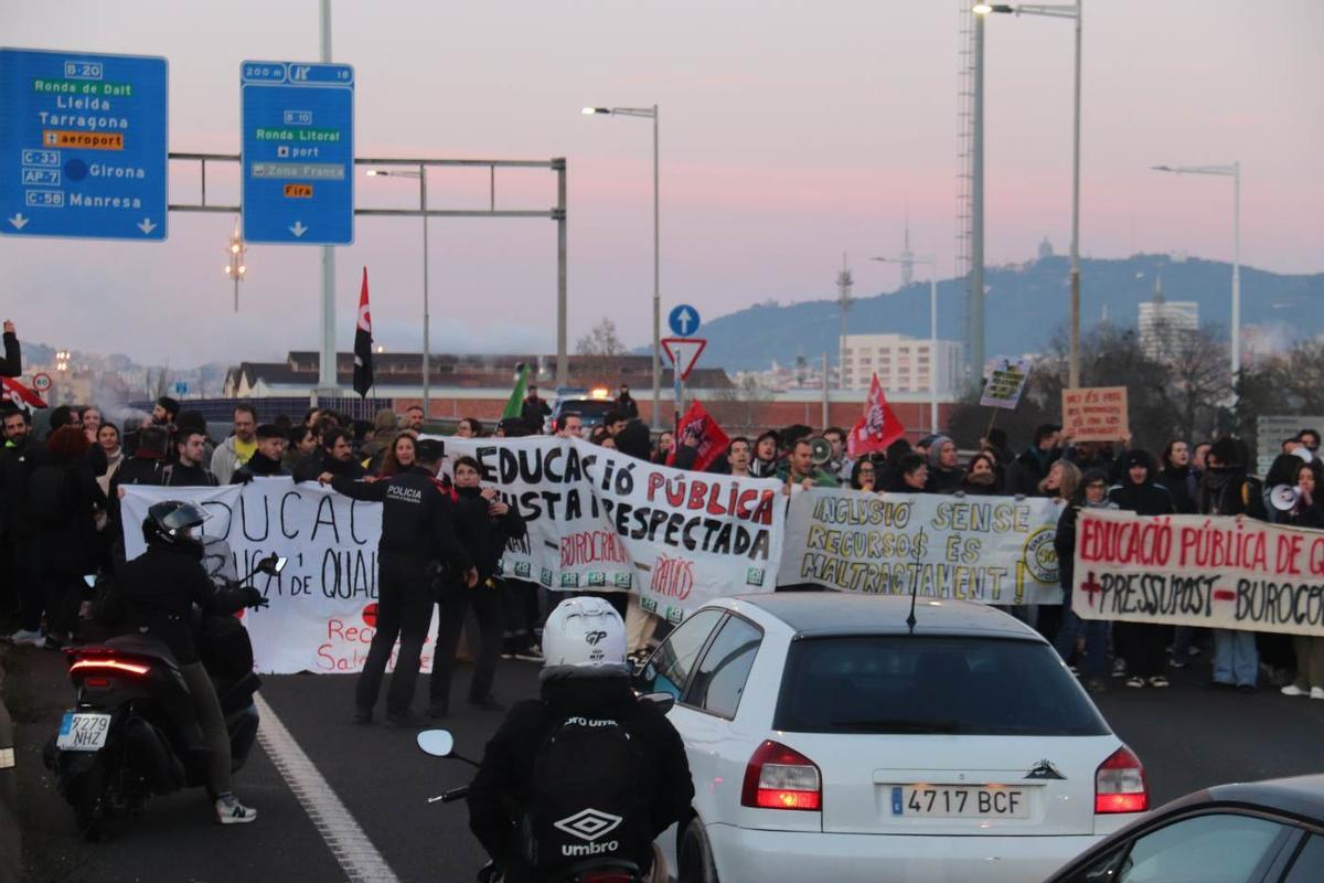 Aquest divendres estan cridats a la vaga els docents de tot Catalunya, tant de la pública com de la concertada, així com personal d'atenció educativa, d'administració i serveis i del lleure educatiu.