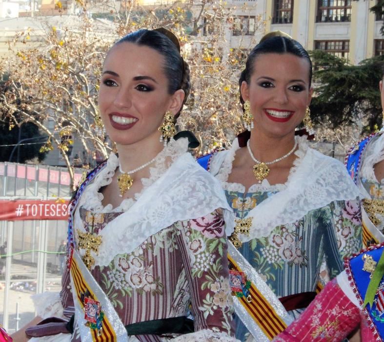 Raquel Avivar y Elena Rivero. Tocaba "segundo traje".