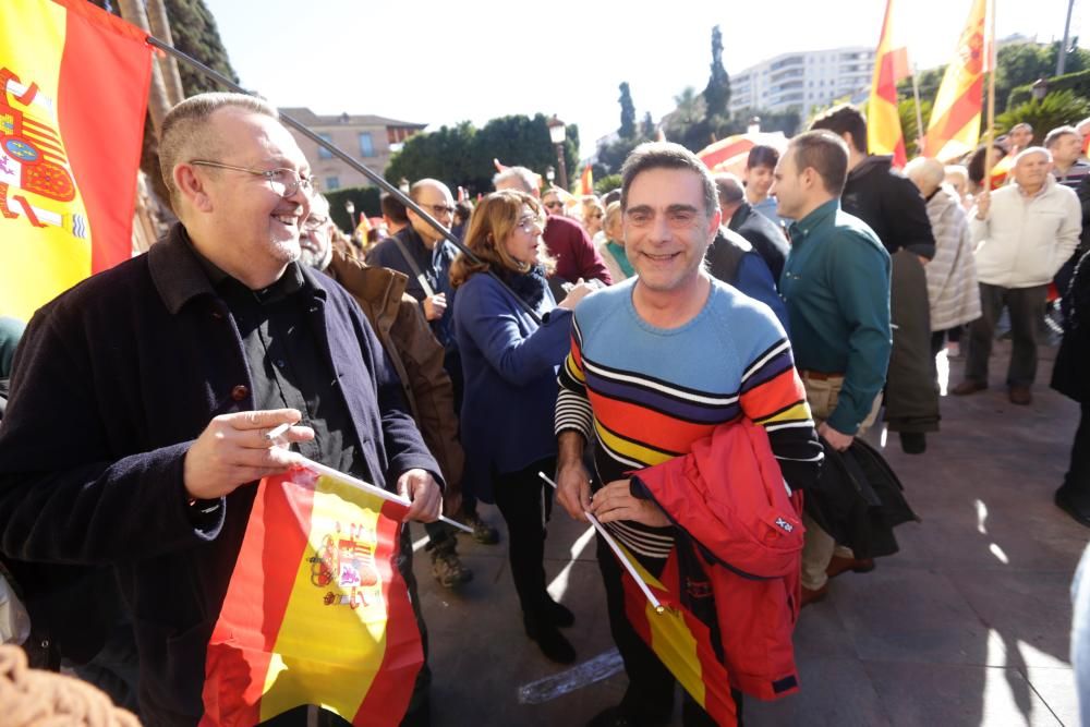 Más de 2.000 personas claman por "la unidad de España" frente al Ayuntamiento de Murcia