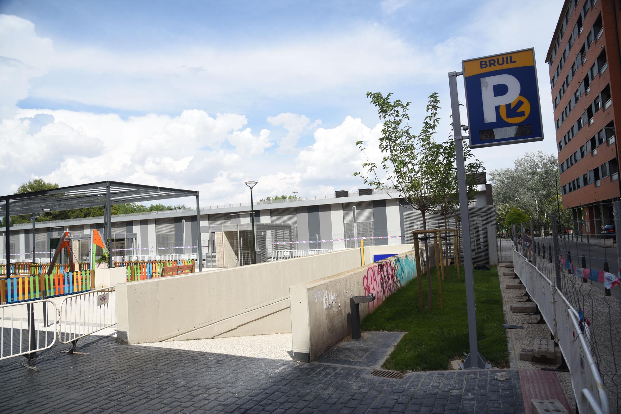 En imágenes | Así es la nueva plaza junto al parque Bruil de Zaragoza