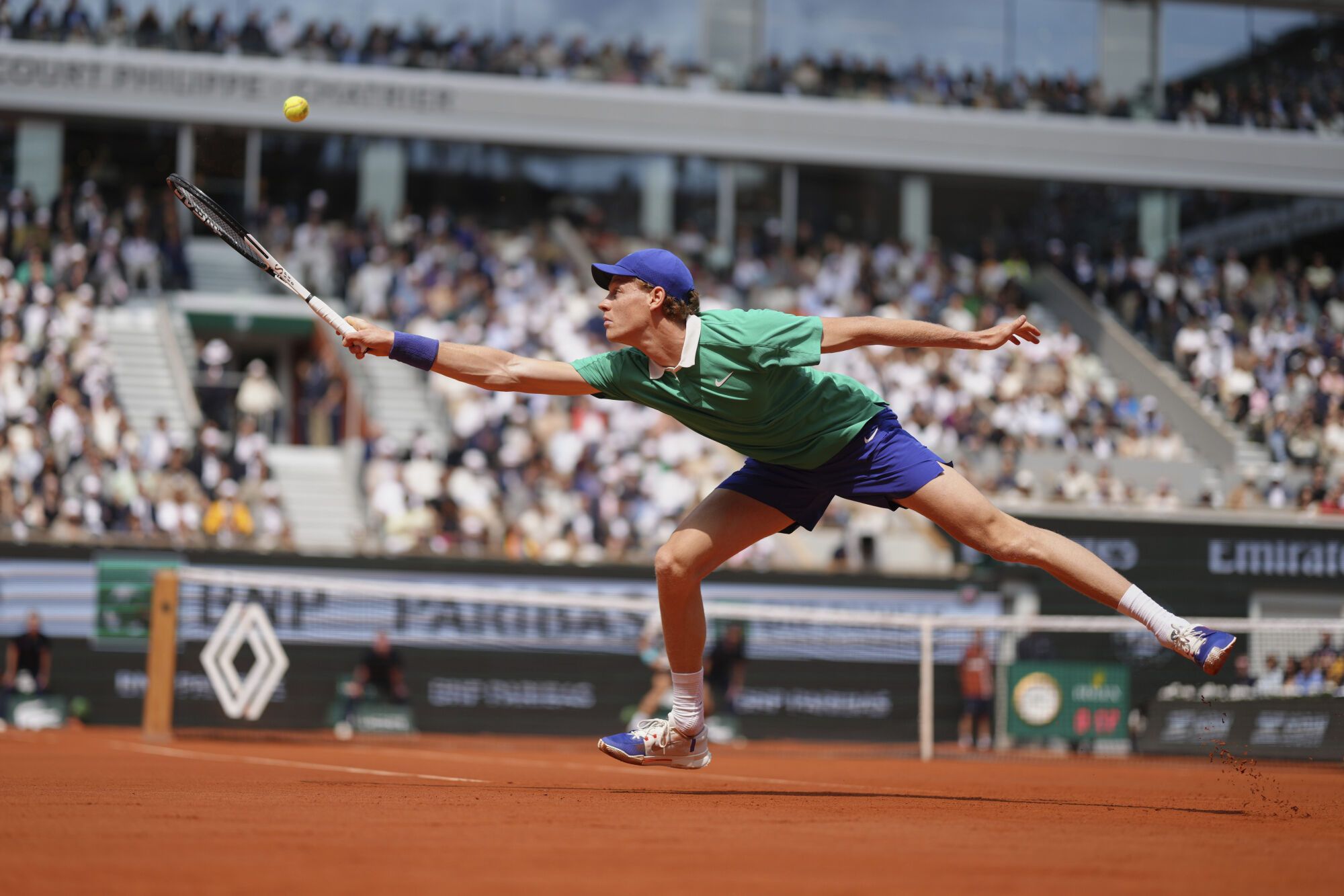 Italy's Jannik Sinner returns to Spain's Carlos Alcaraz during the final match of the French Tennis Open at the Roland-Garros in Paris, Sunday, June 8, 2025. (AP Photo/Aurelien Morissard). EDITORIAL USE ONLY/ONLY ITALY AND SPAIN