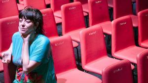 Un passeig per Poble-sec amb l’actriu Yolanda Ramos.