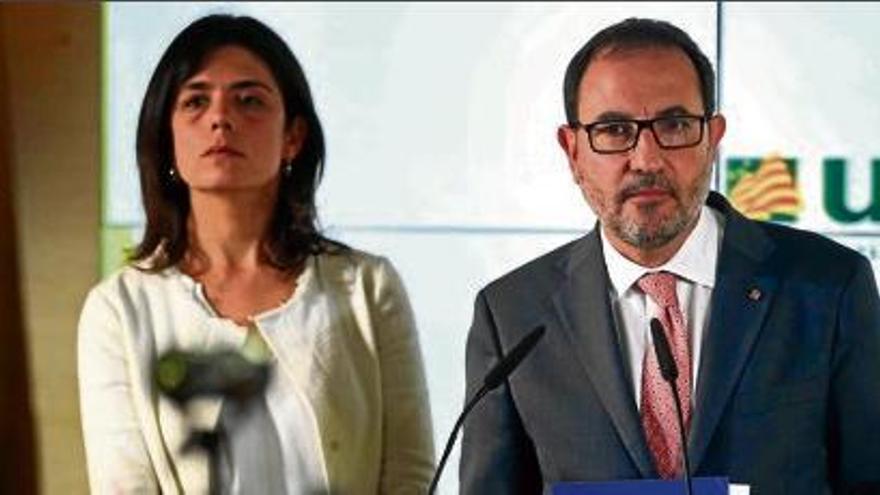 Unió respon l&#039;amenaça   abandonant el govern