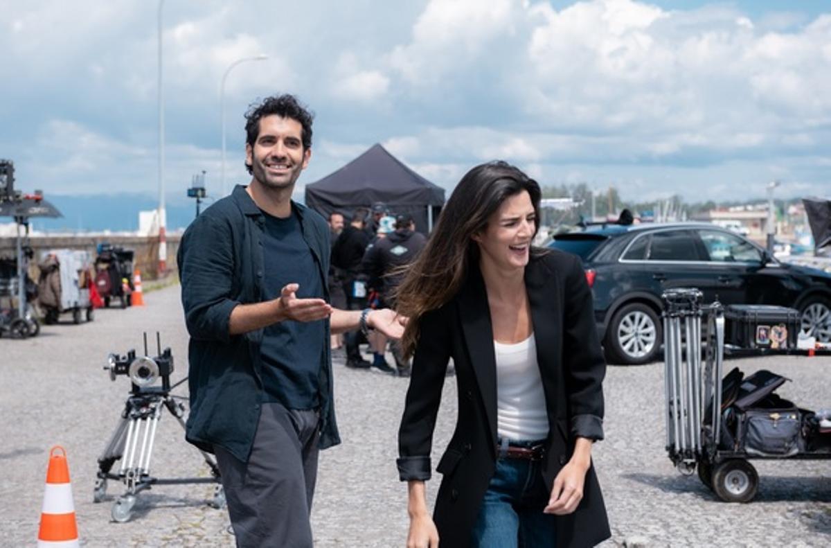 Ramar Novas y Clara Lago, en el rodaje en O Salnés de "Clanes".