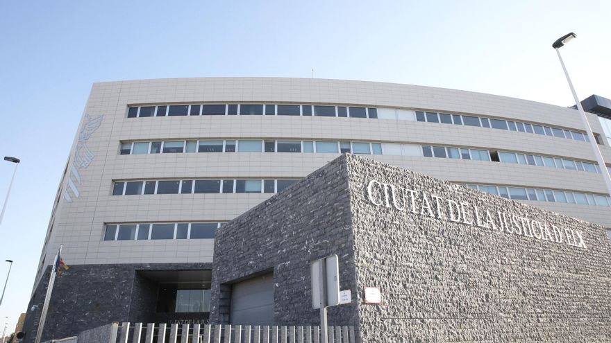 Nueve años de cárcel por violar dos veces en su casa a una menor que había ido a pasar las fiestas
