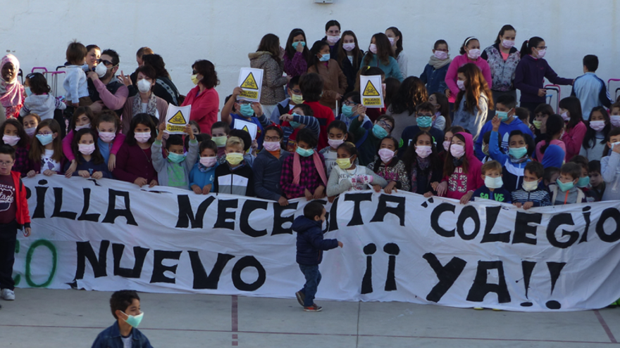 El colegio Sagrado Corazón protesta por el techo de amianto