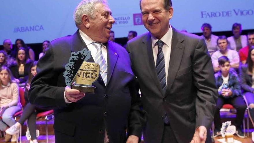 Abel Caballero, junto a Eleuterio García. // Ricardo Grobas