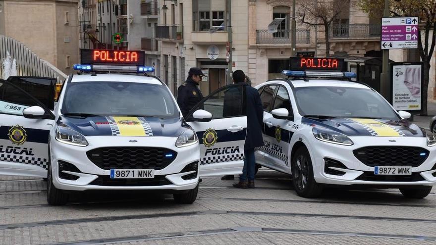 Alcoy incorpora tres coches y dos motos para la Policía Local