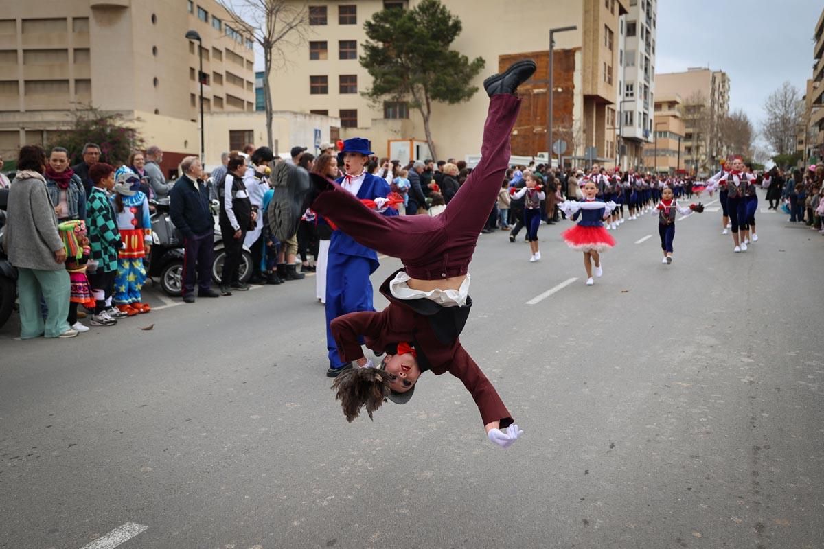 Búscate en las imágenes de la rúa de Carnaval de Ibiza