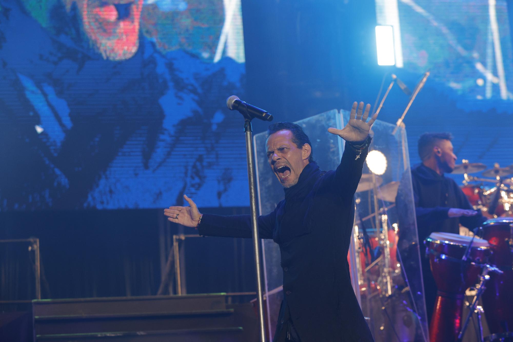 La espera "valió la pena": Marc Anthony parte caderas en Oviedo a ritmo de salsa