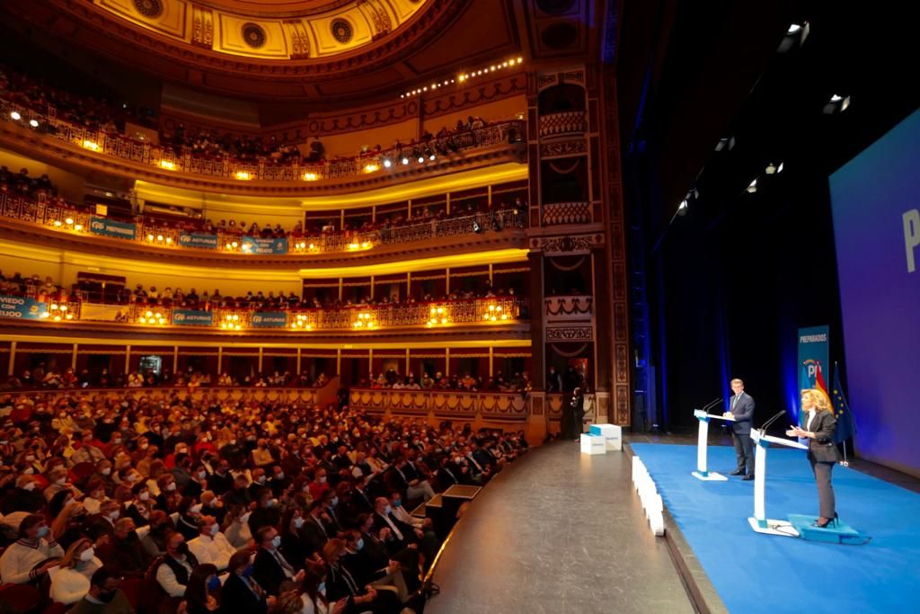 Núñez Freijóo se encuentra con los populares asturianos en Oviedo