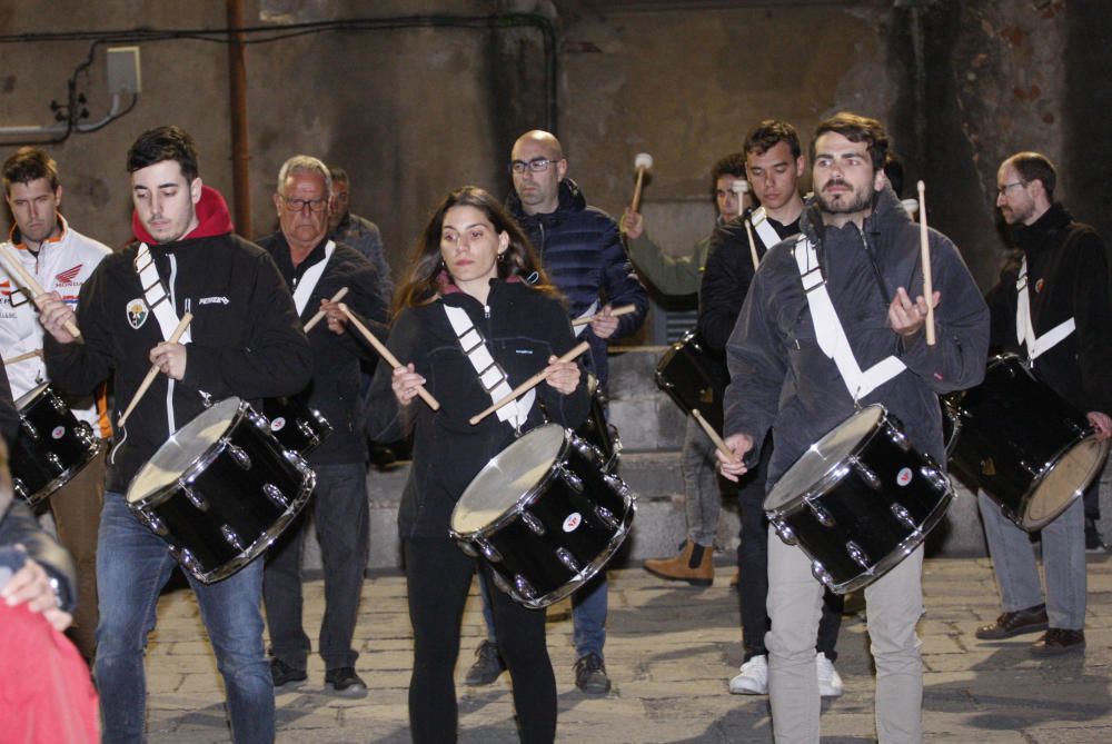 Quatre noies participen en l'assaig dels «titulars» dels Manaies